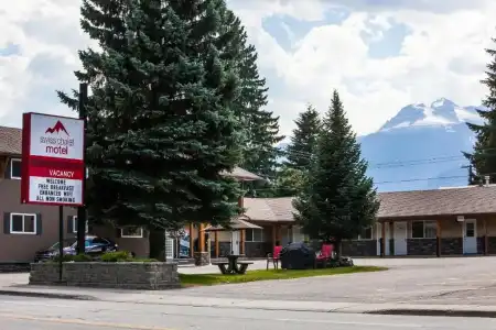 Swiss Chalet Motel - 14