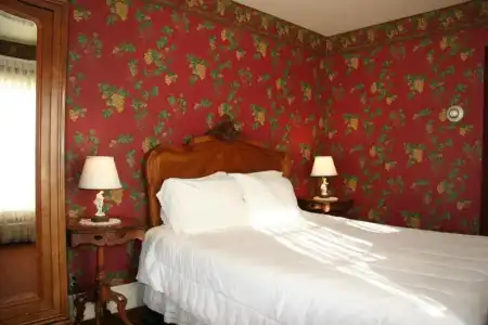 Martine Inn - 87