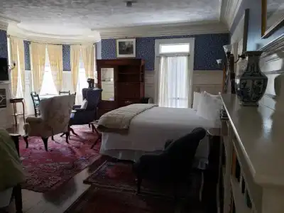 Moseley Cottage Inn & Town Motel - 13