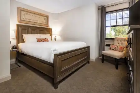 The Shaw Club - 25