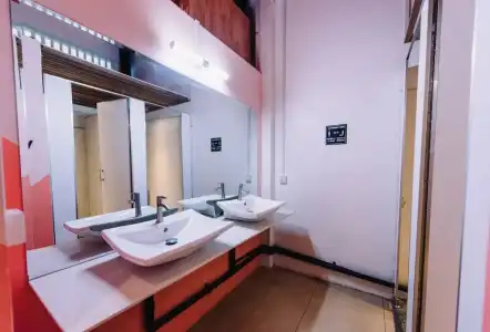 The Place Hostel & Rooftop Bar - 8