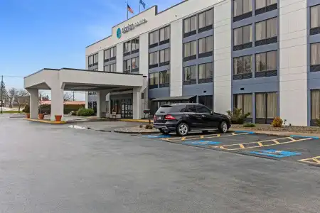 Clarion Pointe Near Erie Casino - 0