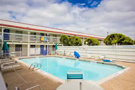 Motel 6 Austin, TX - Midtown - 11