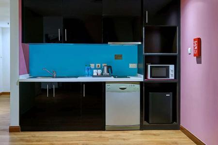 Ramada & Suites by Wyndham Dubai JBR - 11