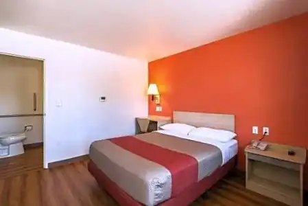 Motel 6 Reno - Virginia Plumb - 15