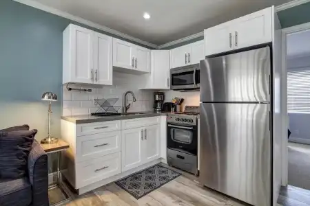 May-Dee Suites - 14