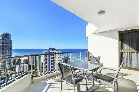 Surfers Century Oceanside Apartments - 247