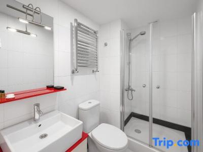 Black Art Otel - 29