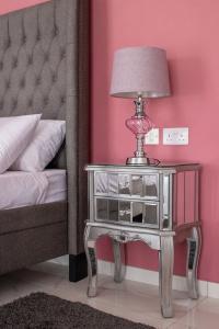 100 Boutique Living - 27