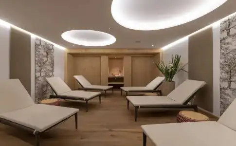 Seven Alpina Boutique - 16