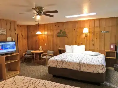 Park Motel and Cabins - 219