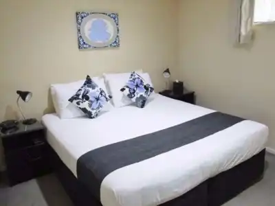 Abbella Lodge Motel - 1
