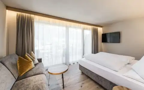Olympia - 3