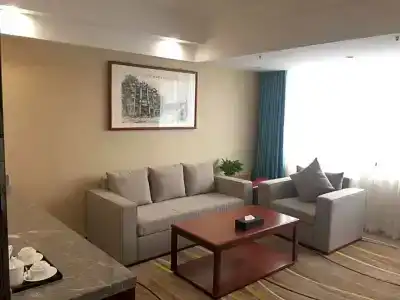 Skyline Plaza - 33