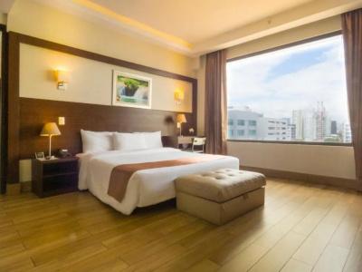 Weston Suites & - 95