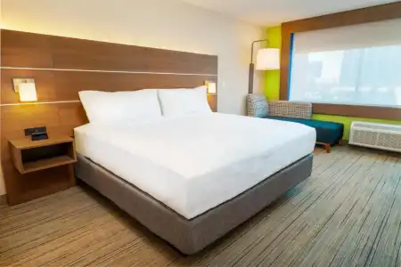Holiday Inn Express & Suites Las Vegas - E Tropicana by IHG - 46