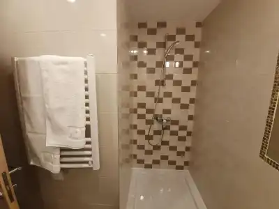 Premium Crown Suites - 11