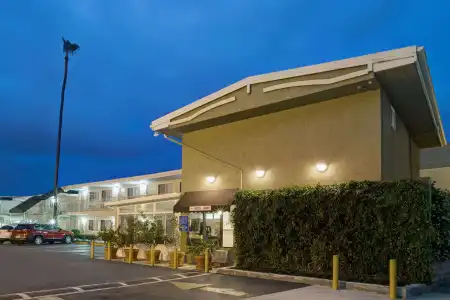 Super 8 by Wyndham Culver - 0