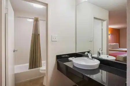 Motel 6 Savannah, GA - Midtown - 30