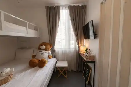 Oon Poshtel - 43