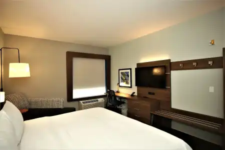 Holiday Inn Express & Suites Charlotte - South End by IHG - 2