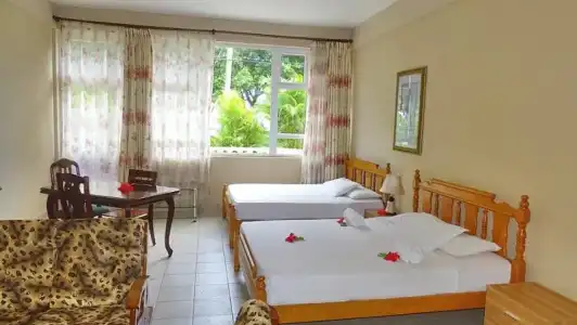 Reef Holiday Apartments - 33