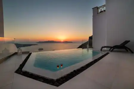 Daydream Luxury Suites - 10