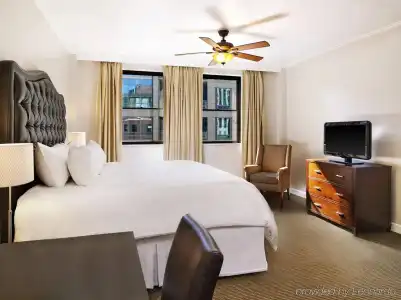 Tremont by SB at Chicago Magnificent Mile - 11