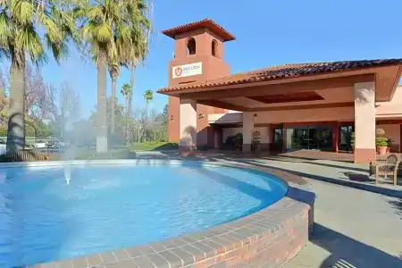 Red Lion Woodlake & Conference Center - 11