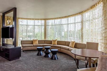 Holiday Inn Express & Suites Anaheim Resort Area by IHG - 59