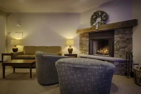 Sun & Ski Inn and Suites - 11