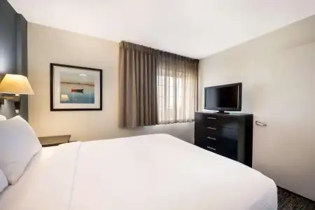 Sonesta Simply Suites Garden Grove Anaheim - 3