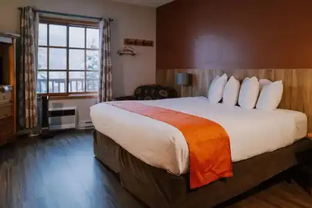 Glacier House Resort - 54