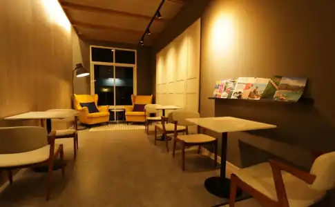 The Royal Bee Apart - 17