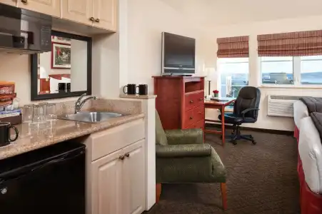 Mediterranean Inn - 14