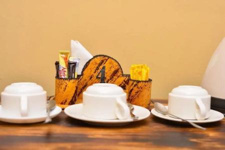 Burka Coffee Lounge - 9