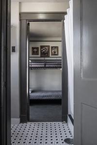 Gardner & Hostel - 110