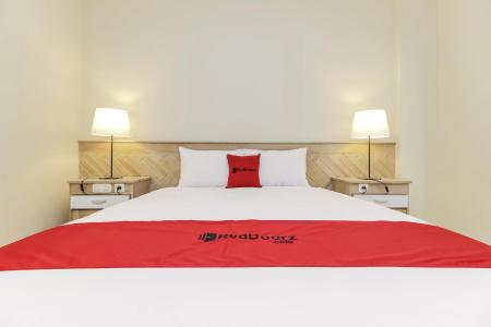 RedDoorz Premium near Ragunan Zoo 2 - 2