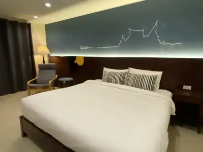 The Royal Bee Apart - 24