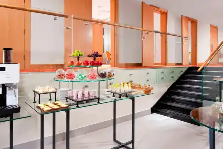 Courtyard by Marriott Budapest City Center - 11