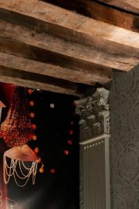 Hôtel du Petit Moulin, Haute Couture by Lacroix - 101