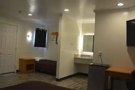 Lincoln Park Motel - 68