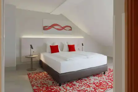 Ramada by Wyndham Dresden - 3