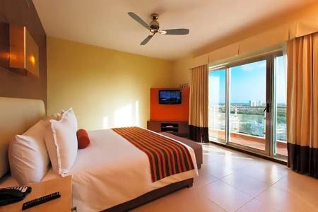 Krystal Urban Cancun & Beach Club - 58