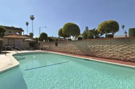 Travelodge By Wyndham Pasadena Central - 6
