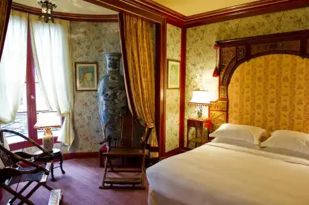L'Hotel - 3