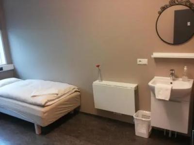 Guesthouse Reynir - 4