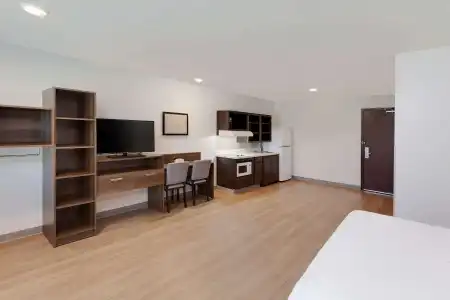 WoodSpring Suites Bakersfield East - 61