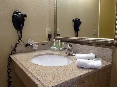Comfort Inn & Suites Galveston Central Island near Pier - 29