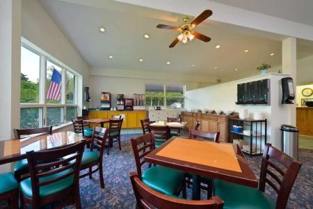 Bar Harbor Motel - 25
